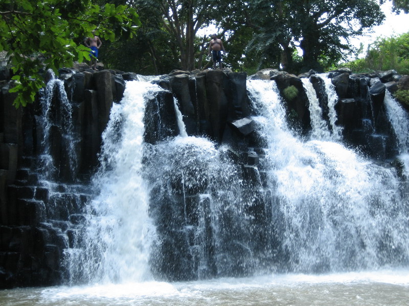 776x575 pixels (199K)