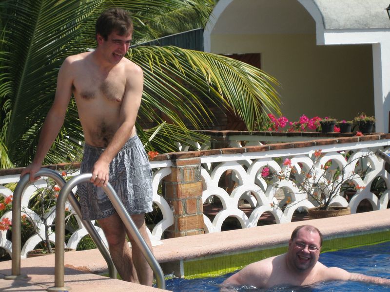 776x575 pixels (109K)