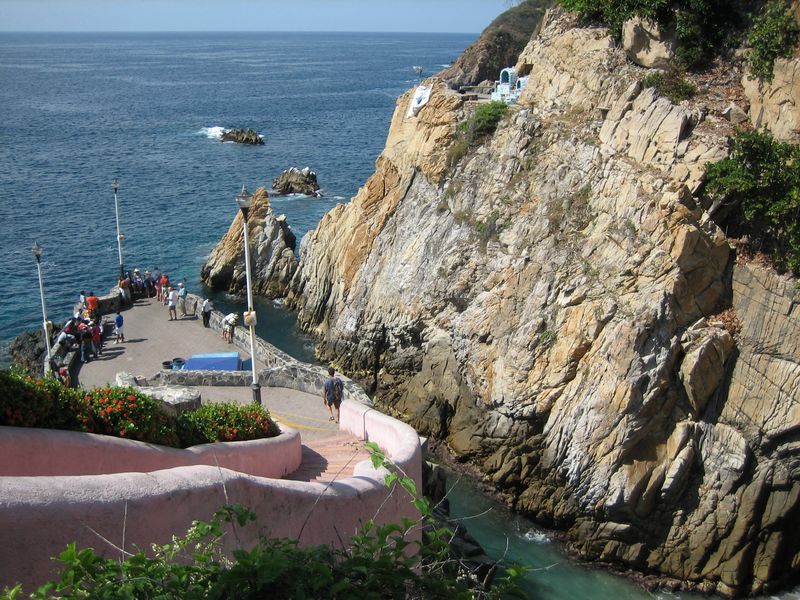 776x575 pixels (141K)