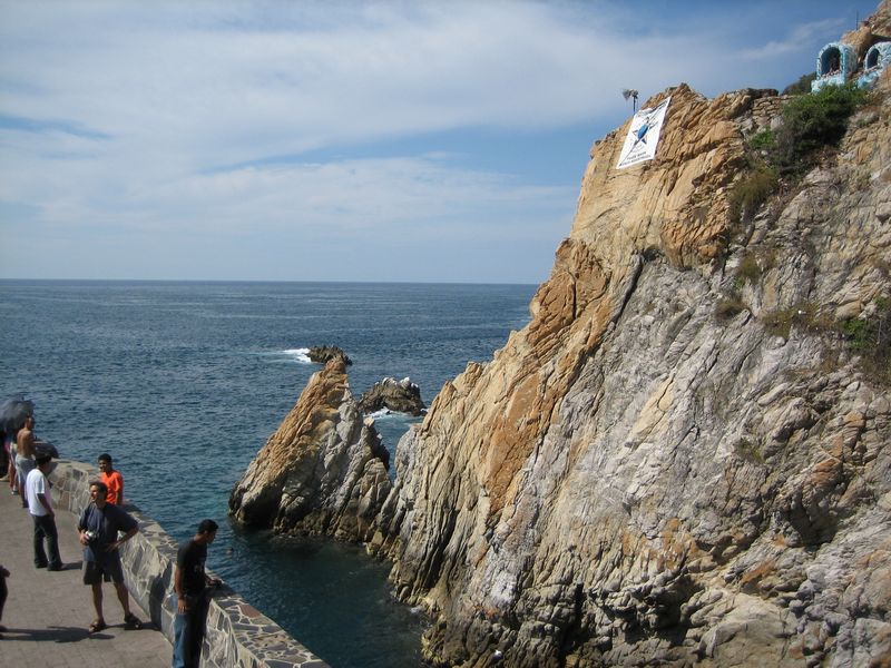 776x575 pixels (111K)