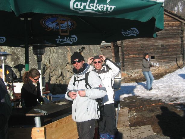 590x436 pixels (70K)