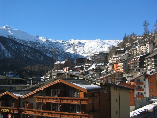 590x436 pixels (70K)