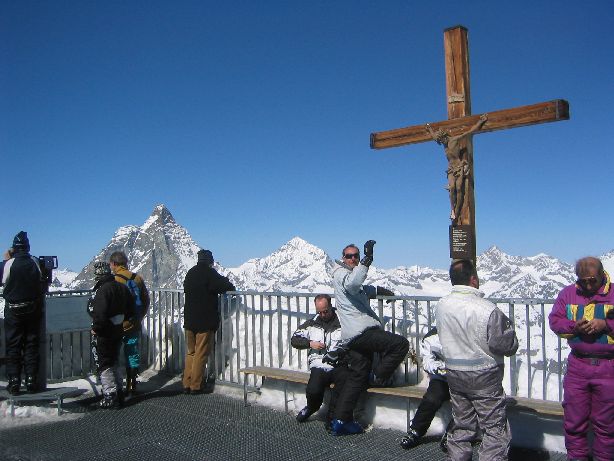 590x436 pixels (59K)