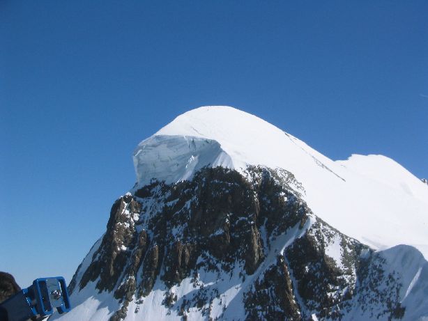 590x436 pixels (42K)