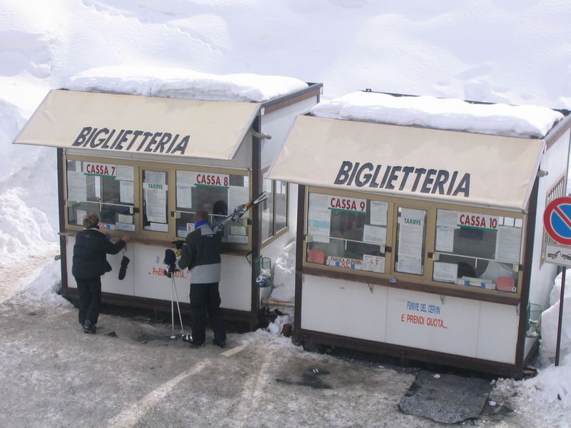 776x575 pixels (72K)